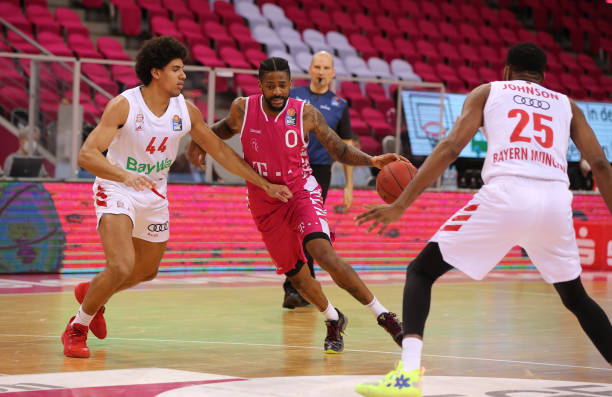 尤班克斯在 尤班克斯在